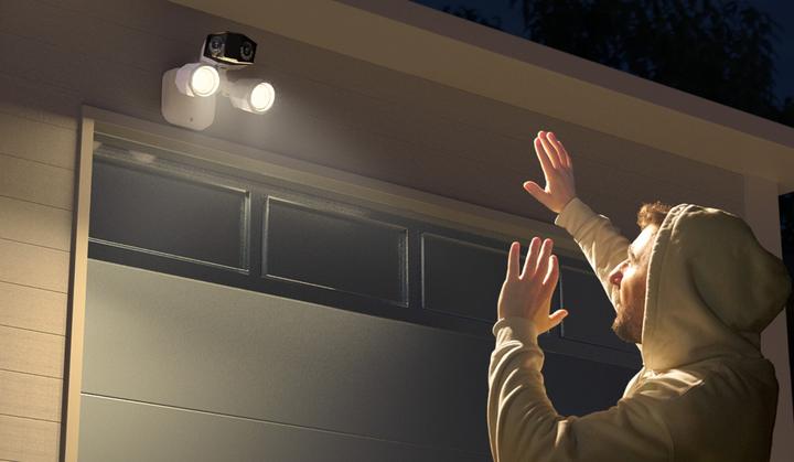 Actual product image Reolink Floodlight F750P 4K camera (4608 x 1728 pixels)