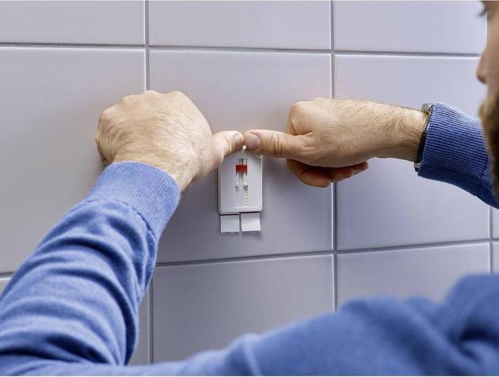 Image du produit tesa Clou adhésif pour carrelage et métal, réglable en hauteur