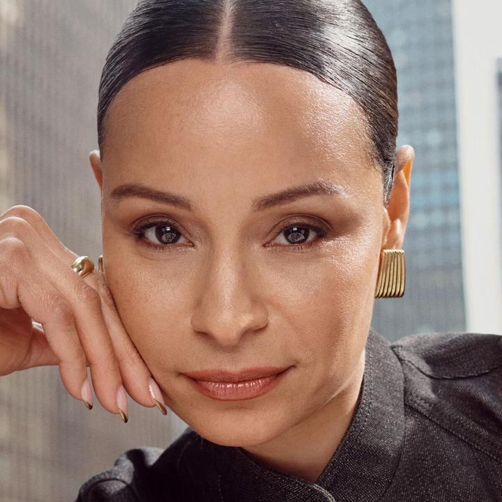 Actual product image Maybelline New York Lifter Plump & Glow Foundation All Day Wear (110)