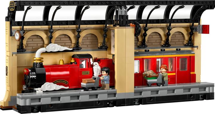 Actual product image LEGO Buchstütze: Hogwarts Express (76450, LEGO Harry Potter)