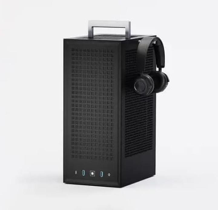 Hyte Revolt 3 (Mini-ITX)