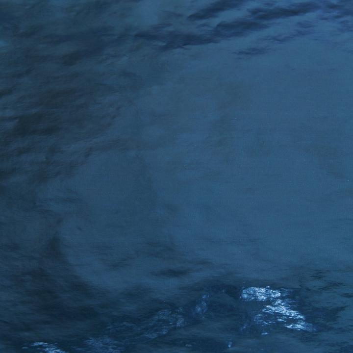 Actual product image Rico Design Geschenkpapier Metallic Blau, Matt, FSC (1x)