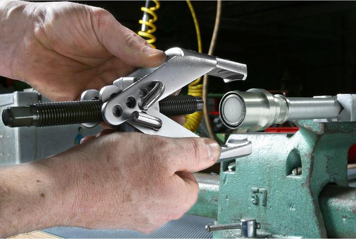 Actual product image Facom Backenabzieher