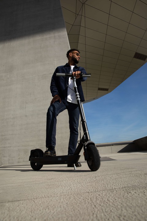 Produktbild Okai ES30 Neon Pro (25 km/h, 80 km, 350 W)
