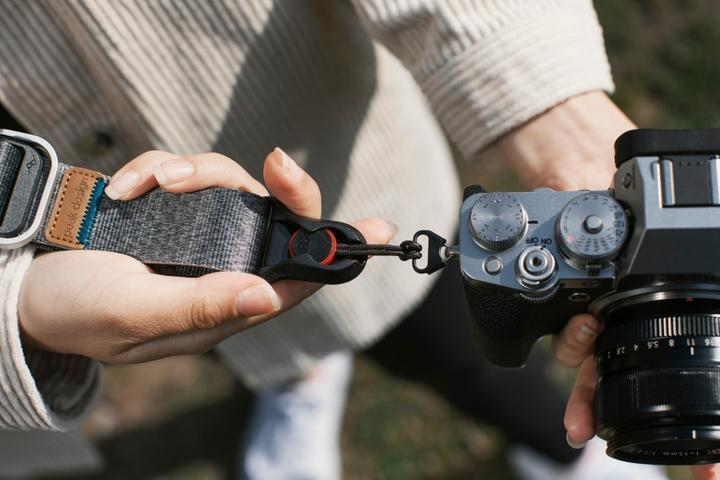 Actual product image Peak Design slide lite (Wrist strap, Neck belt, Shoulder strap)