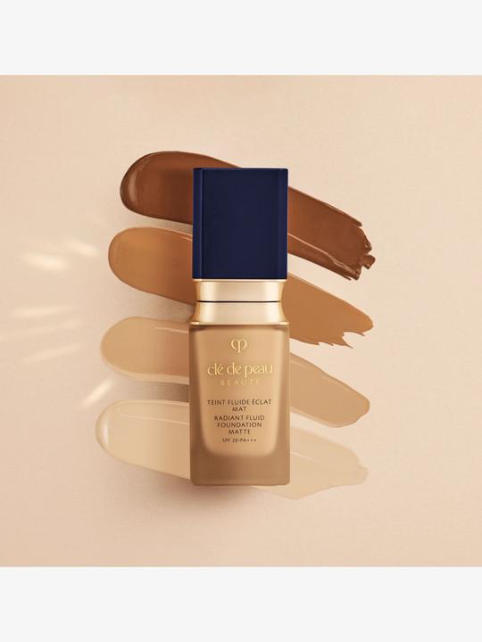 Actual product image Clé De Peau Radiant Fluid Foundation Matte WB40 (WB40 - Light Tan Rose)