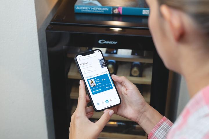 Actual product image Candy DiVino CWCEL 210 Compressor wine cooler Freestanding Black 21 bottle(s)