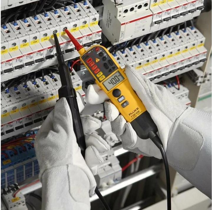 Produktbild Fluke Zweipoliger Spannungsprüfer T130 (CAT III 690V, CAT IV 600V)