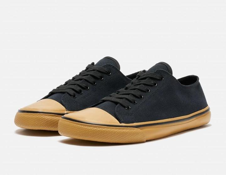Black, Gum