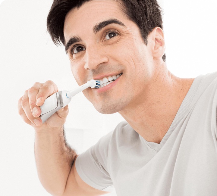 Produktbild Oral-B SmartSeries 5000 CrossAction (Oszillierende Zahnbürste)