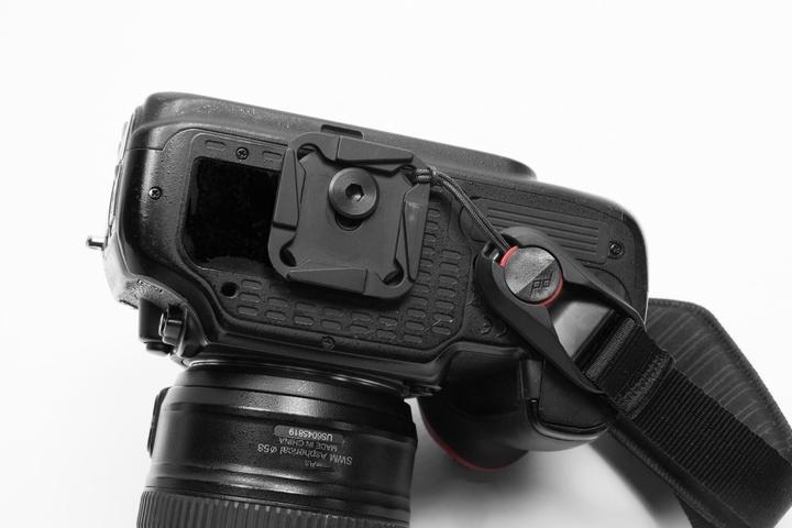 Actual product image Peak Design Clutch CL-3 (Wrist strap)