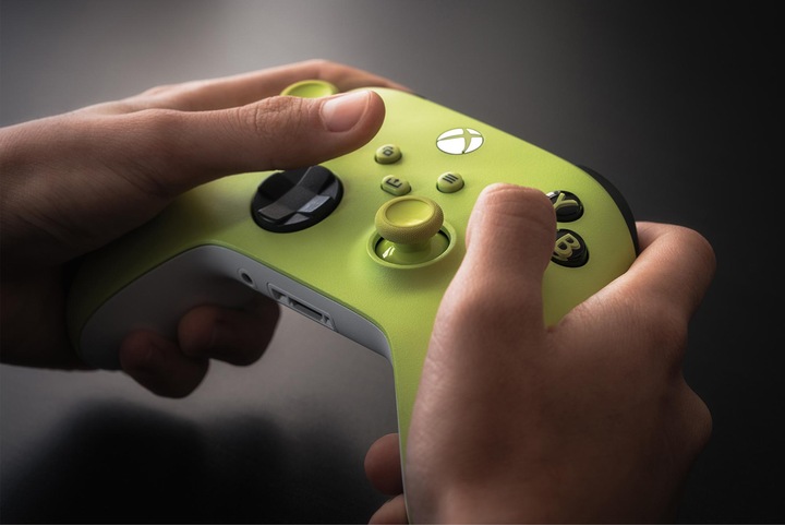 Produktbild Microsoft Xbox Wireless Controller - Electric Volt (Xbox Series X, Xbox One X, PC, Xbox One S, Xbox Series S)