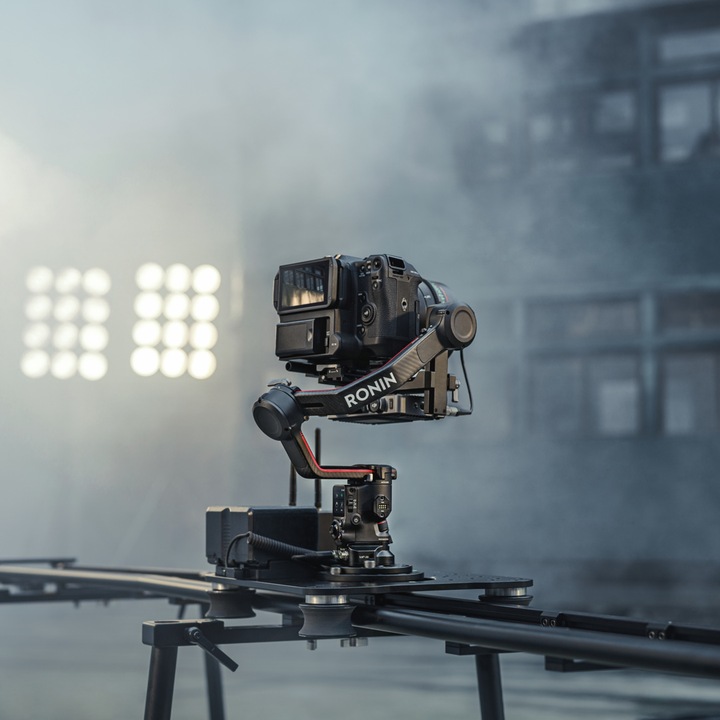 Productafbeelding DJI RS 3 Pro Combo (Reflexcamera met één lens, Camera met verwisselbare lens, 4.50 kg)