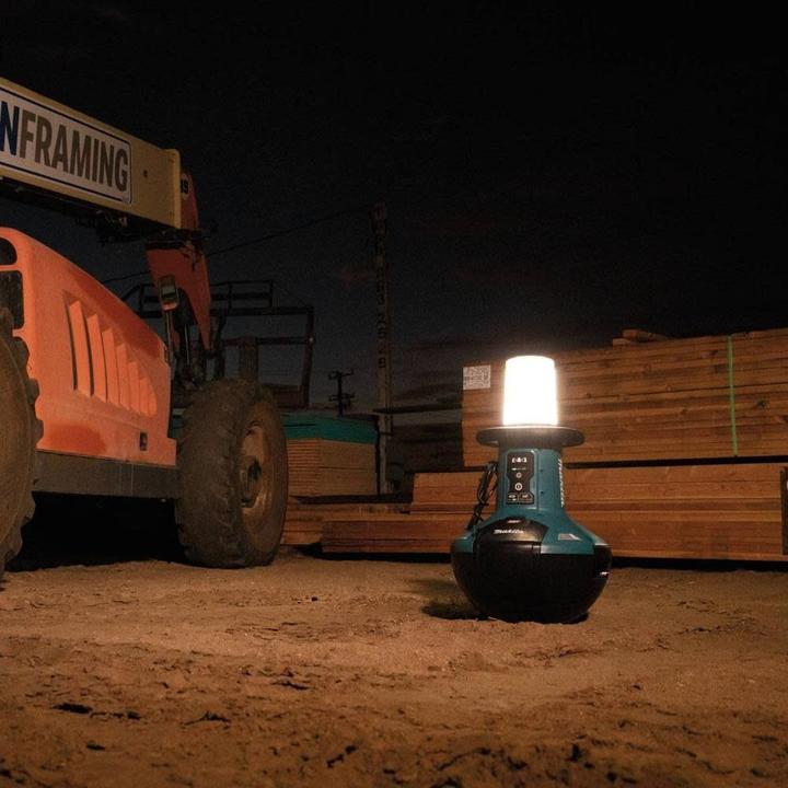 Produktbild Makita LED-Flächenbeleuchtung ML010G | 40 Volt ohne Akkuohne Ladegerät (5500 lm)