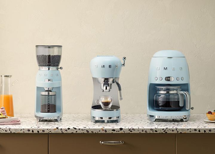 Actual product image Smeg ECF02CREU