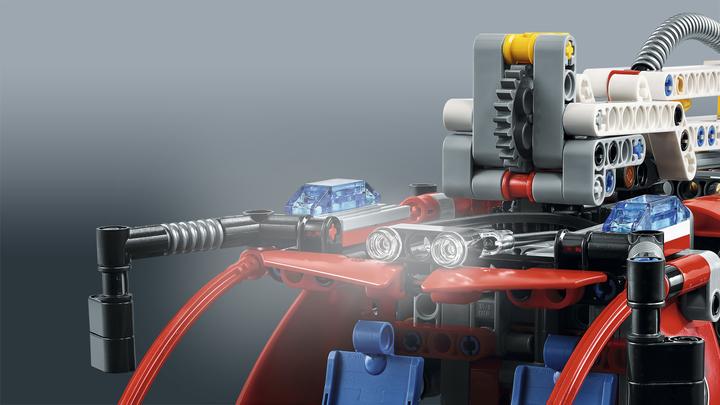 Actual product image LEGO Technic airport fire engine (42068, LEGO Technic)