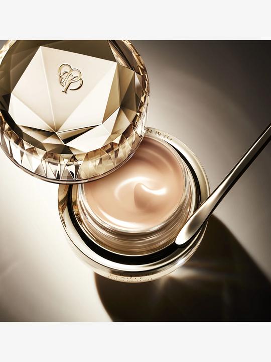 Actual product image Clé De Peau The Foundation B20 (B20 - Light Medium Beige)