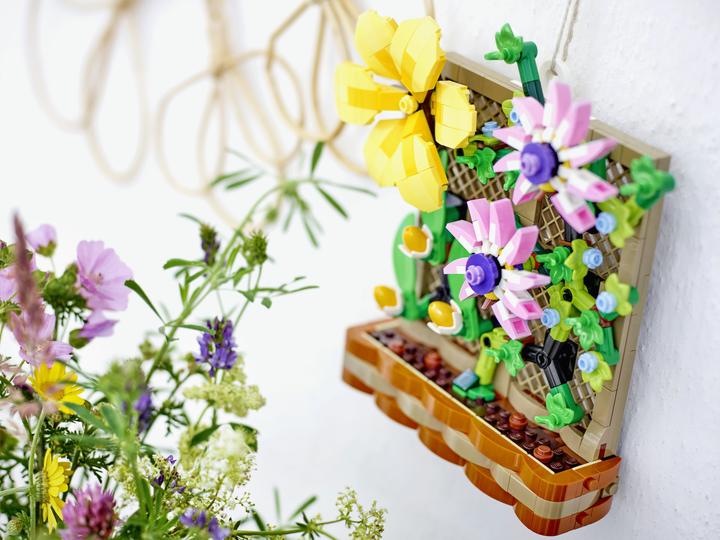 Image du produit LEGO Barrière de fleurs (40683)