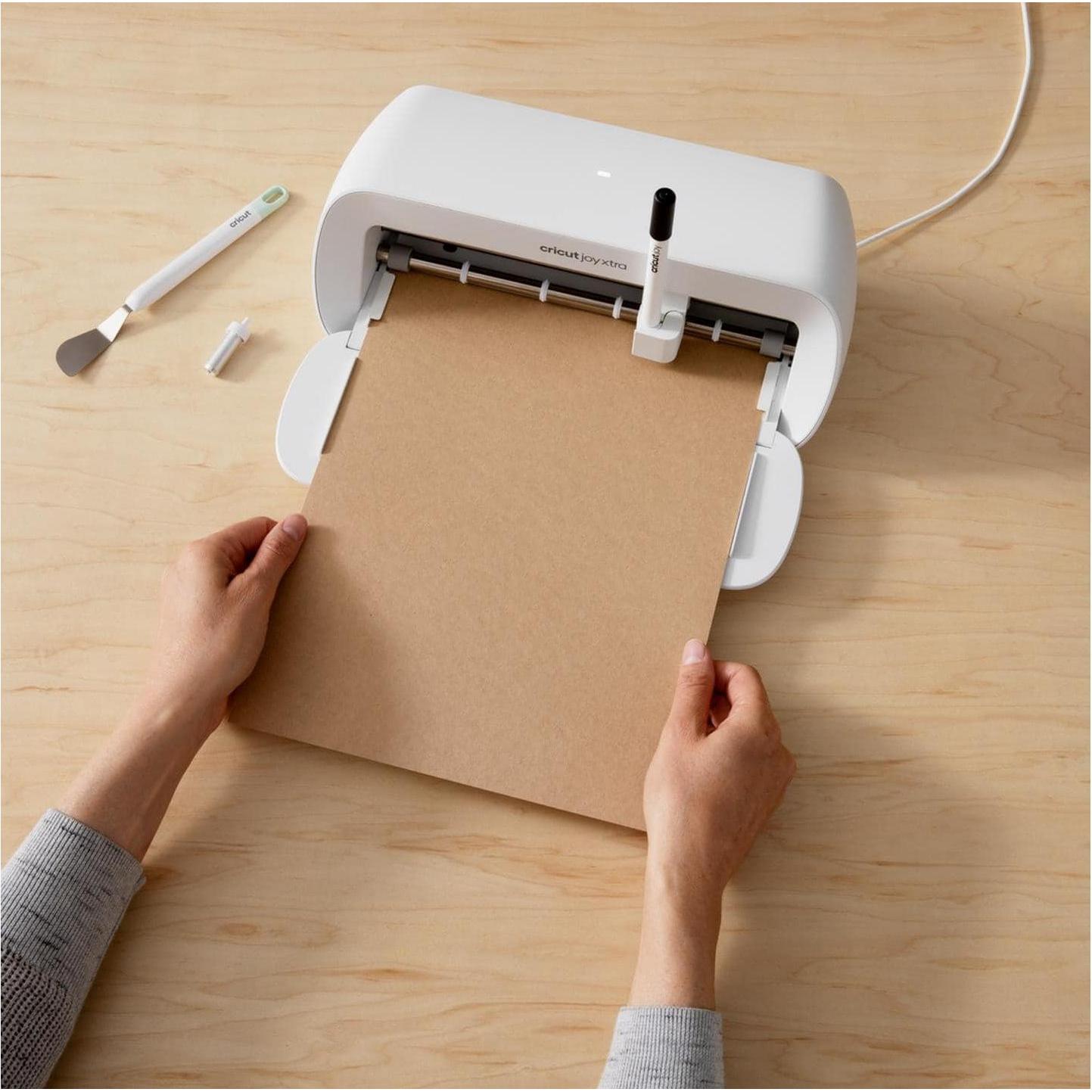 Thumbnail - Cricut, Bastelpapier, Stickerpapier Joy Xtra Kraft 24 x 30cm, 4 Bögen, Braun (4 x)