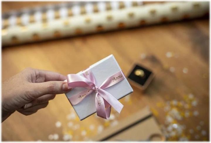 Actual product image Brother TZe-RE34 (1.20 cm, Gold, Rose)