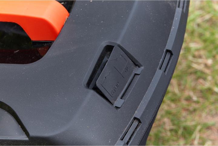 Actual product image Black & Decker Battery Lawn Mower BCMW3336L2 Kit (Rechargeable battery operated)