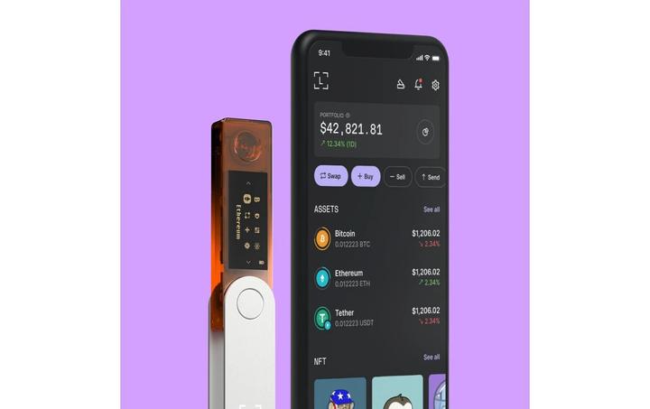 Produktbild Ledger Nano X - Orange (Litecoin, Dash, Bitcoin, Dogecoin, Ethereum Classic)