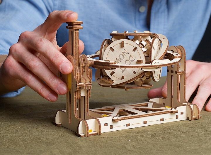 Actual product image Ugears random generator