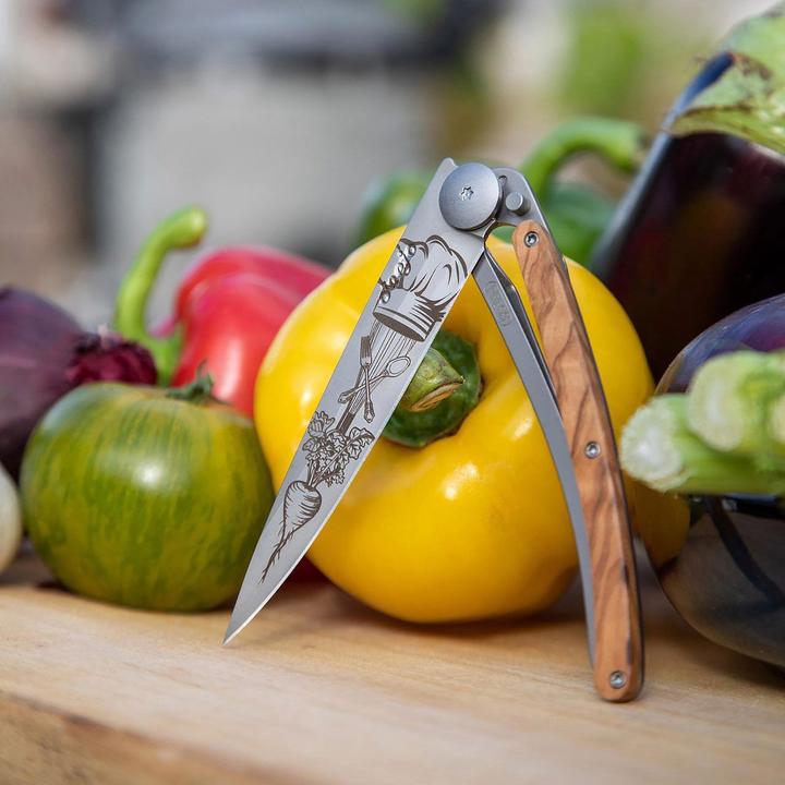 Actual product image Deejo Olive wood Chef (9.50 cm)