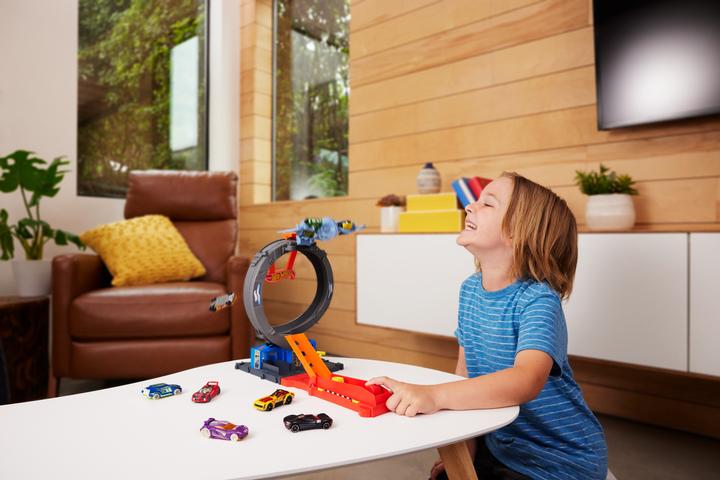Produktbild Hot Wheels City Nemesis Bat vs Tire Shop