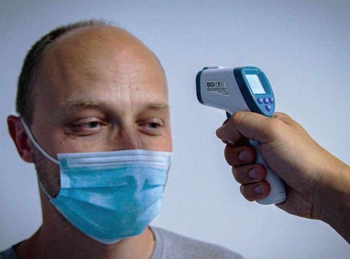 Immagine prodotto BGS Termometro da fronte senza contatto, a infrarossi per misurare persone + oggetti 0 - 100° (Senza contatto, Fronte)