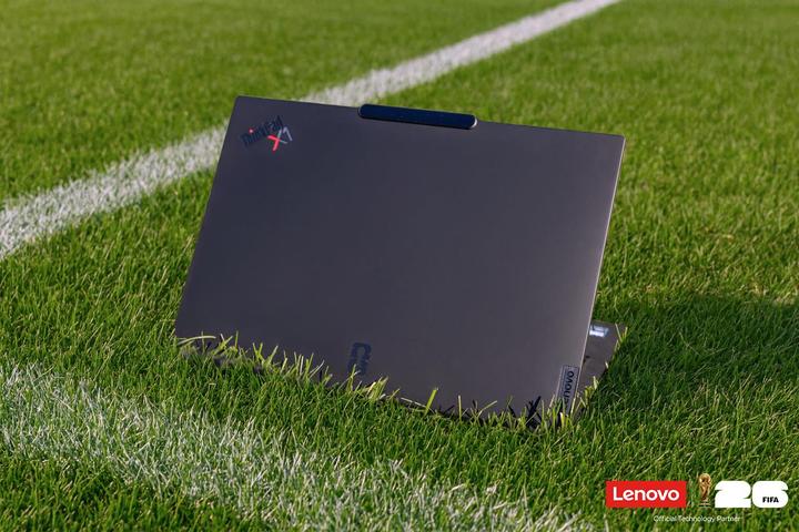 Immagine prodotto Lenovo ThinkPad X1 Carbon Gen 13 Aura Edition (14", 1000 GB, 32 GB, Svizzera, Intel Core Ultra 7 258V)