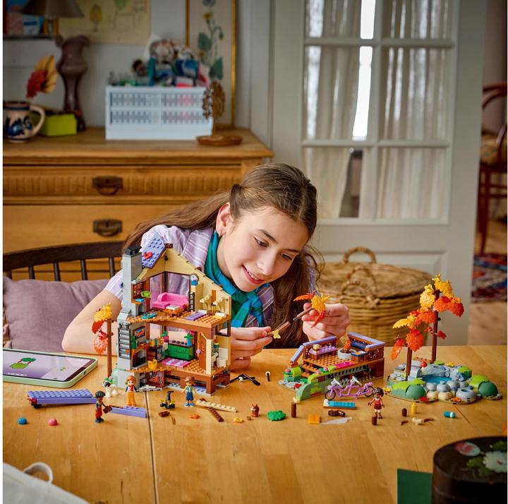 Produktbild LEGO Gemütliche Hütte im Herbstwald (42705, LEGO Friends)