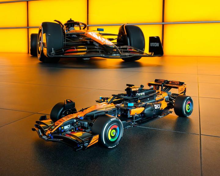 Actual product image LEGO McLaren MCL39 F1 racing car (LEGO Technic)