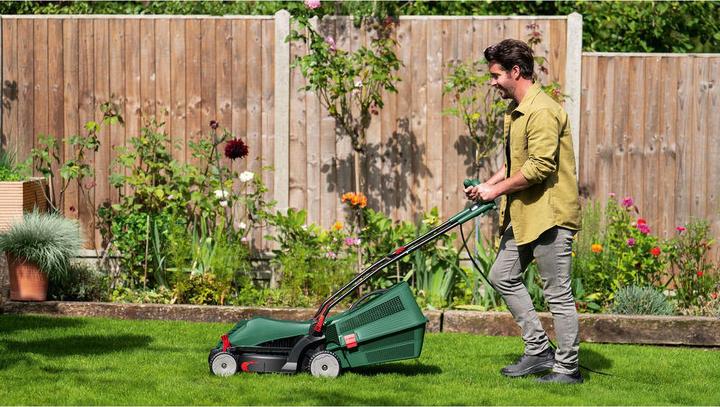 Actual product image Bosch Home & Garden UniversalRotak 37-555 (Electrical connection)
