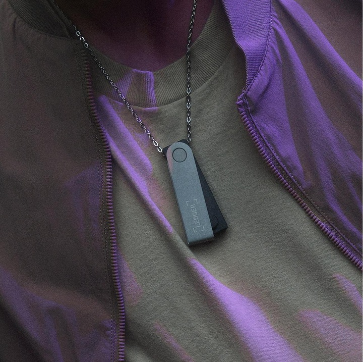 Actual product image Ledger Nano S Plus - Matt black (Bitcoin, Litecoin, Ubiq, Bitcoin cash, Komodo, Zcash, Ethereum Classic, Ether, Vertcoin, Stellar, Neo, Dash)