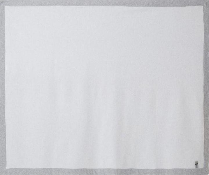 Actual product image Gildan Heavy blend fleece stadium blanket (127 x 152.40 cm)