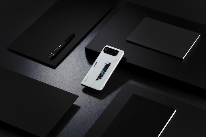 Actual product image ASUS ROG Phone 6 (512 GB, Phantom Black, 6.78", Dual SIM, 50 Mpx, 5G)