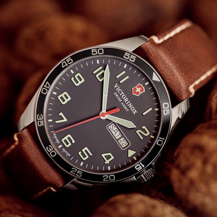Produktbild Victorinox FieldForce (Analoguhr, Swiss Made, 42 mm)