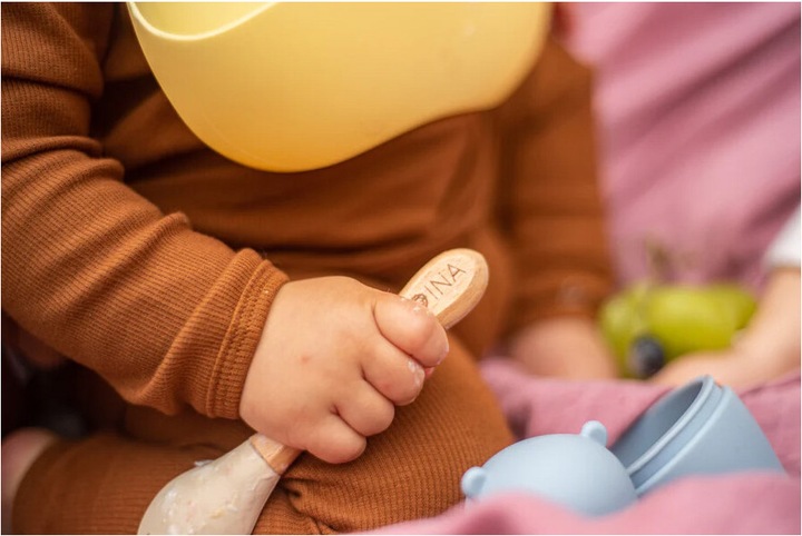 Immagine prodotto Soina Set di cucchiai in silicone con manico in bambù