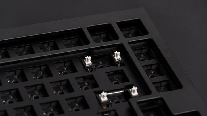 Produktbild Keychron Q1 Barebone (Schweiz, Kabelgebunden)