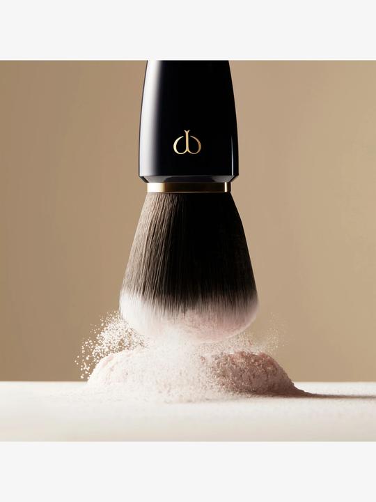 Actual product image Clé De Peau Powder Brush