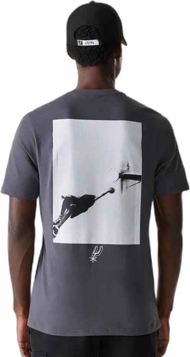 Immagine prodotto New Era T-shirt corto con grafica San Antonio Spurs (L)