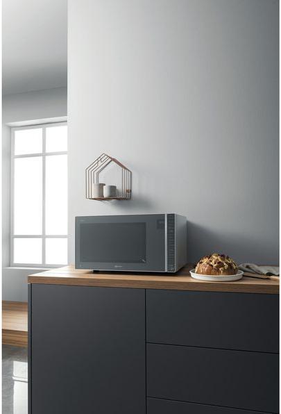 Actual product image Bauknecht MW 304 M, Noble Black (30 l)