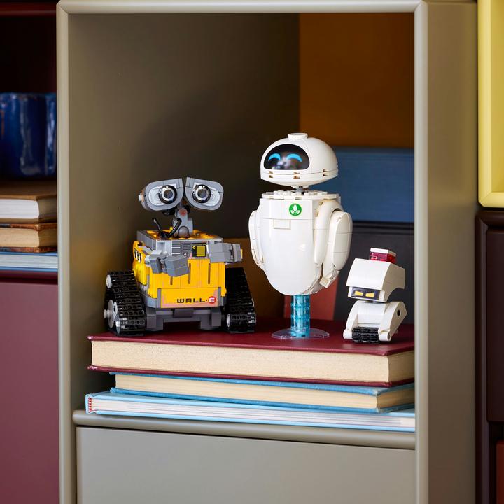 Actual product image LEGO Wall-E and Eve (43279, LEGO Disney)