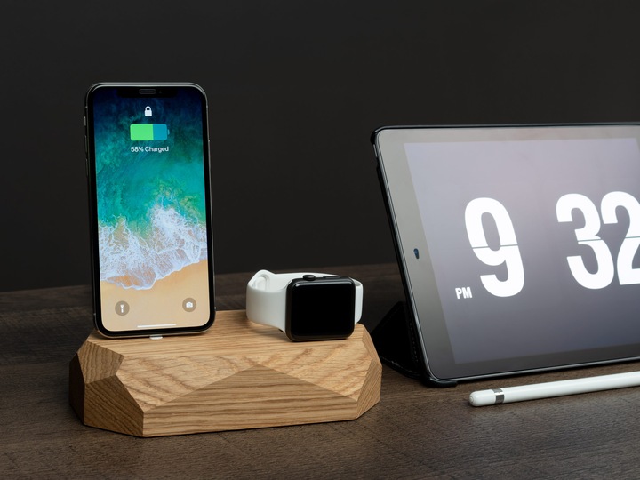 Produktbild Oakywood Combo Dock - Dockingstation aus Holz - zum Aufladen von iPhone und Apple Watch - Eiche -