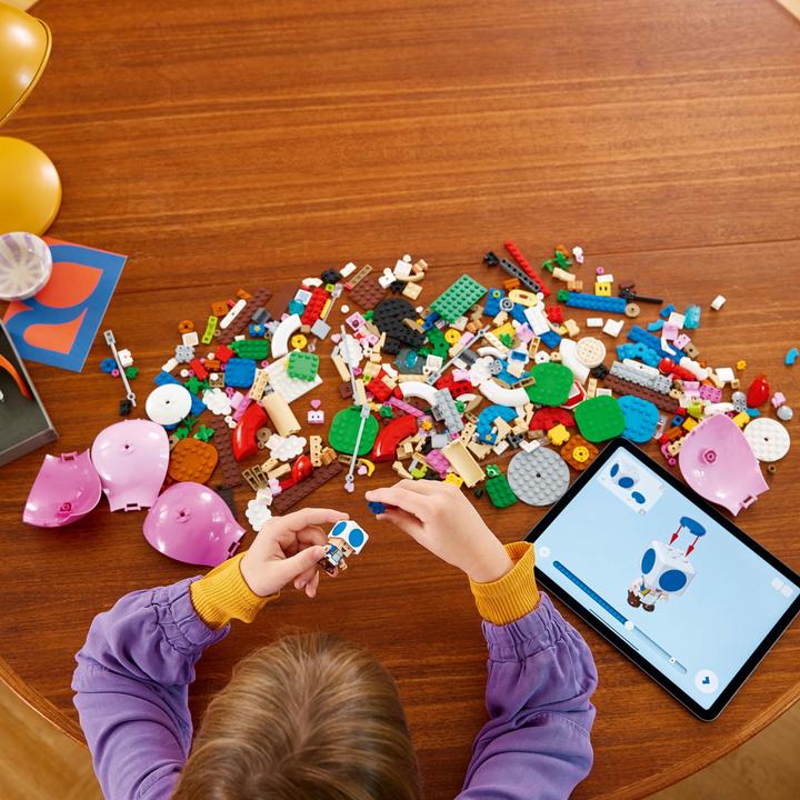 Actual product image LEGO Super Mario Peach on a Balloon Ride (71419, LEGO Super Mario)