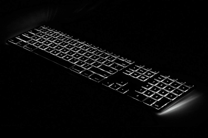 Produktbild Matias Erweiterte USB-Tastatur für Mac OS mit RGB Backlit (CH, Kabelgebunden)
