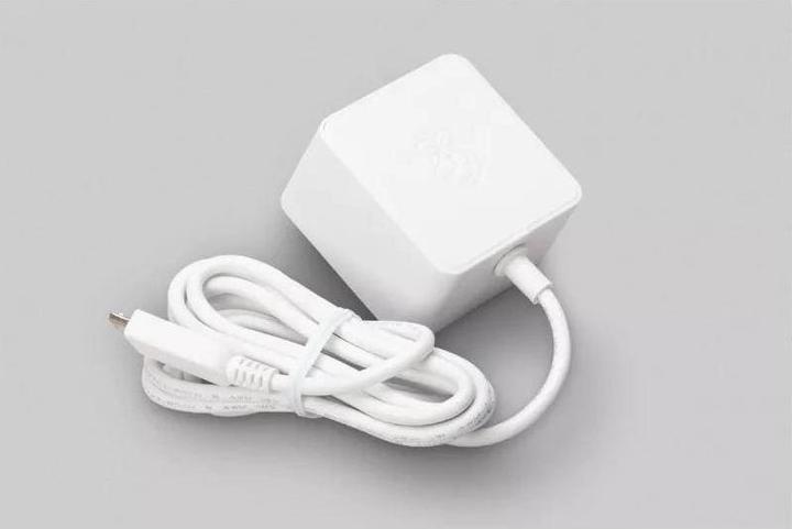 Immagine prodotto Raspberry Pi Kit 500 - Versione DE