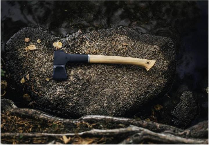 Actual product image Fiskars North N12 Splitting axe