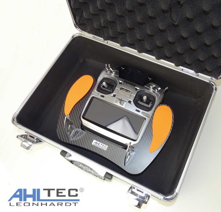 Produktbild AHLtec Senderpult Futaba T26SZ Carbon mit Standard Senderpultbügel, ohne Handauflagen